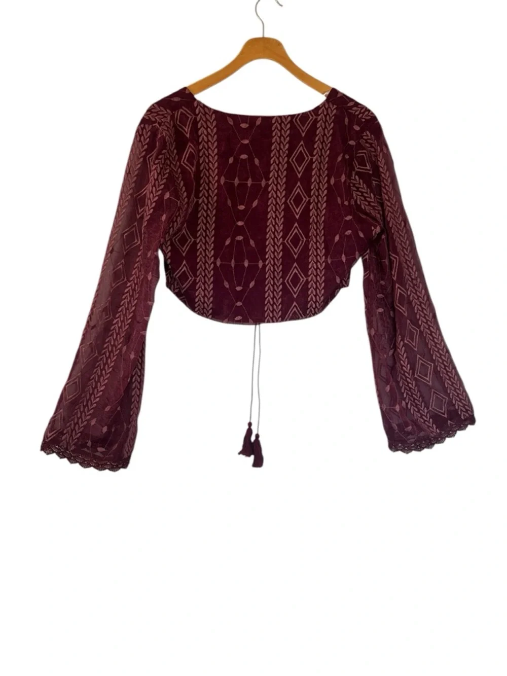 The Clothing Company Sheen Embroidered Keyhole Tie Crop Size M Boutique Boho